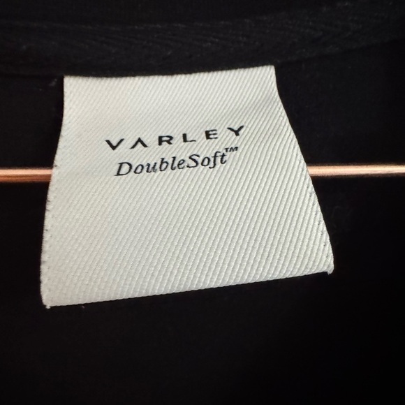 Varley double soft Ritchie short sleeve and Margot low rise short set - Picture 6 of 6